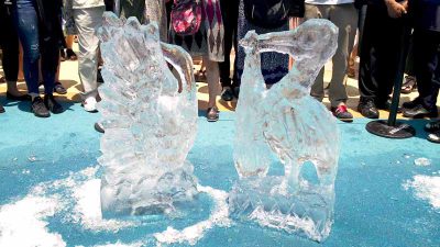 氷の彫刻デモンストレーション